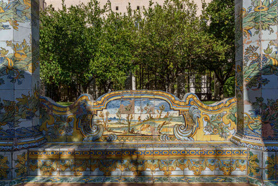 100 - Italia - Nápoles - basílica y convento de Santa Clara - convento - claustro.jpg